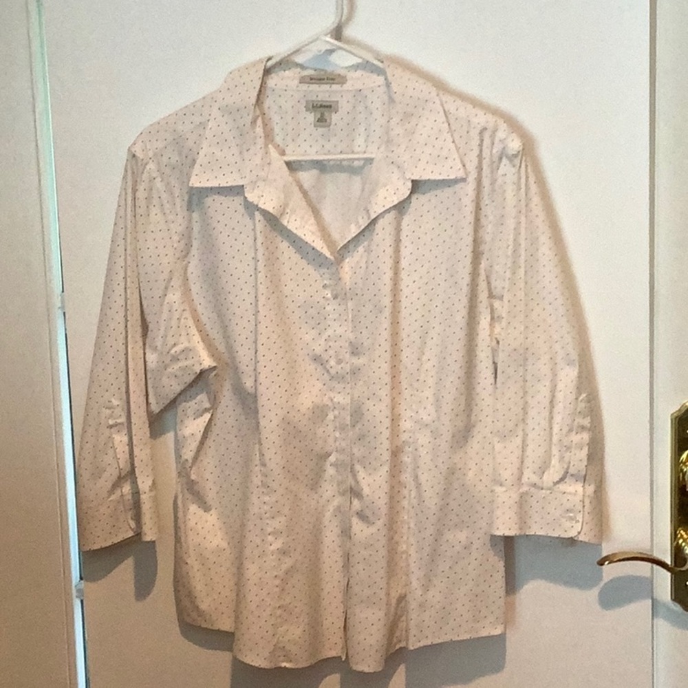 White with blue dots, 3/4 sleeves top